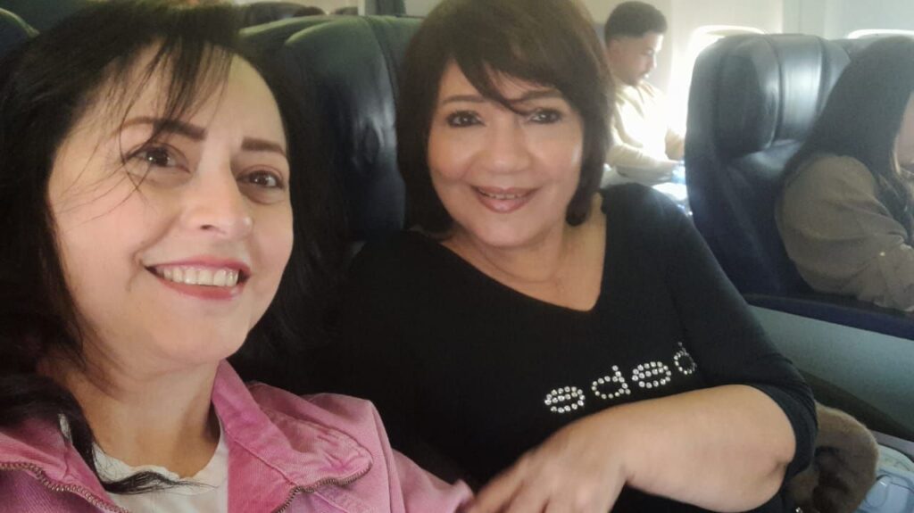 img-20260409-wa01088139161155660378749-1024x575 بمهرجان الأيام السينمائية الدولية بسطيف تستقبل هند عاكف وعايدة رياض بالورود