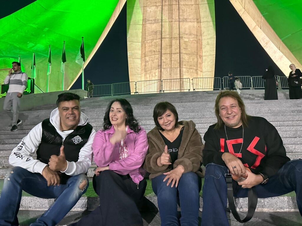 img-20260409-wa011319066794040067111-1024x768 بمهرجان الأيام السينمائية الدولية بسطيف تستقبل هند عاكف وعايدة رياض بالورود