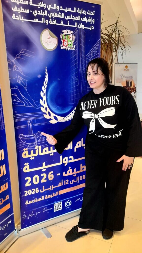 img-20260409-wa0115425417048250010982-576x1024 بمهرجان الأيام السينمائية الدولية بسطيف تستقبل هند عاكف وعايدة رياض بالورود