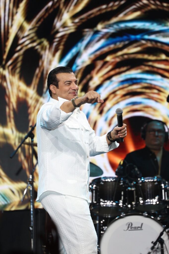 img-20260412-wa00434522488967508974032-682x1024 إيهاب توفيق يواصل نجاحاته الغنائية بحفل جماهيري ضخم في الإمارات