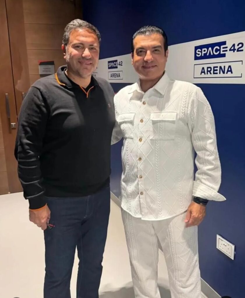 img-20260412-wa00444840117055570227376-841x1024 إيهاب توفيق يواصل نجاحاته الغنائية بحفل جماهيري ضخم في الإمارات