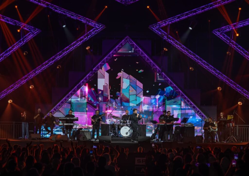 img-20260412-wa00596196586437733695245-1024x726 حميد الشاعري يشعل أبوظبي بحفل كامل العدد ويؤكد: الدار أمان.. ولفتة إنسانية لعروسين