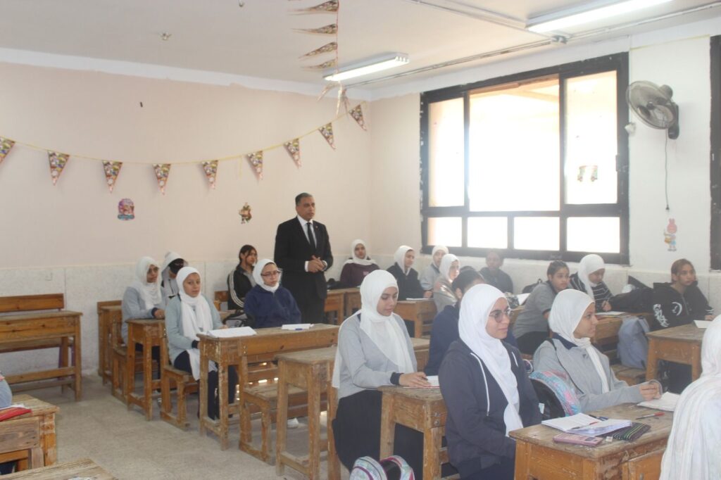 img-20260414-wa00788009239043724485306-1024x682 لا تهاون مع الغياب".. مدير تعليم الجيزة يقود جولة مفاجئة بمدارس "الشيخ زايد وكرداسة"