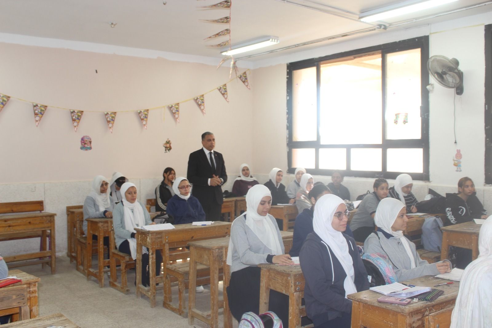 لا تهاون مع الغياب”.. مدير تعليم الجيزة يقود جولة مفاجئة بمدارس “الشيخ زايد وكرداسة”