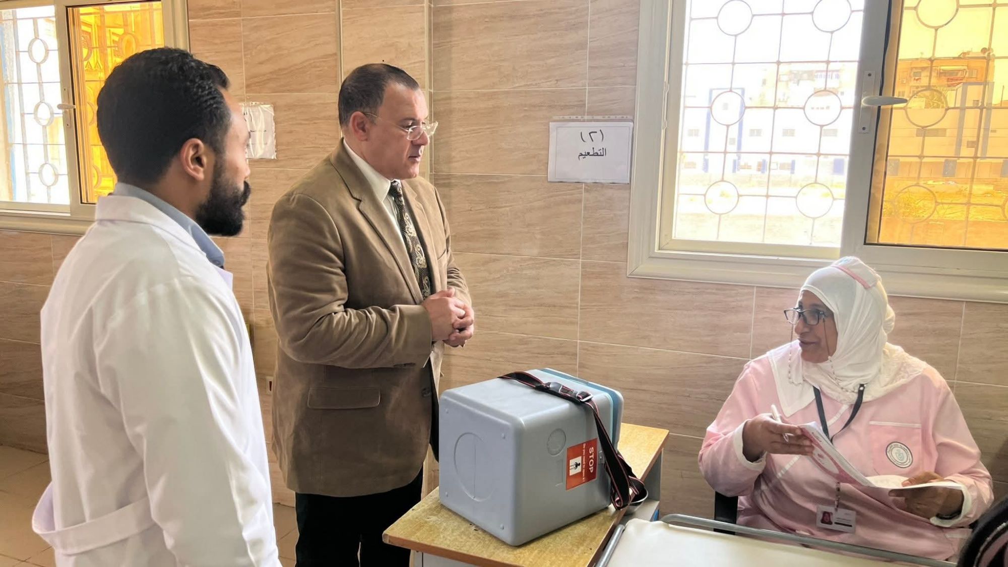 مدير عام فرع هيئة الرعاية الصحية ببورسعيد يُحكم الرقابة الميدانية بمركز طب أسرة “عمر بن الخطاب” ويُتابع كفاءة المنظومة الدوائية والأمنية
