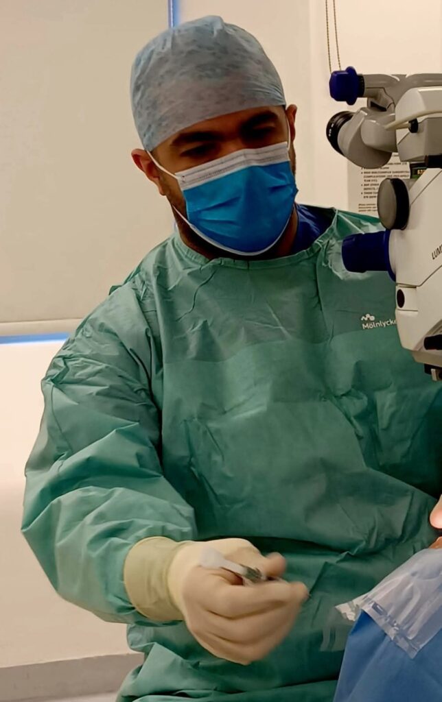 img-20260415-wa00762102204728864876412-644x1024 الحياة بدون نظارات: دليل الطبيب الاستشاري لاختيار إجراء تصحيح الإبصار الأنسب مع دكتور شريف إكرام