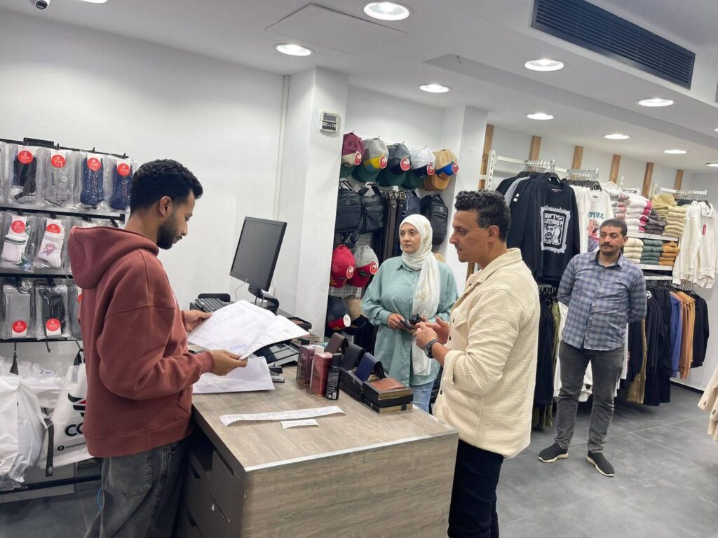 img-20260416-wa00057608504588731114633-1024x768 حي السويس يقوم بحملة للحث علي إستخراج التراخيص اللازمة للمشروعات العامة