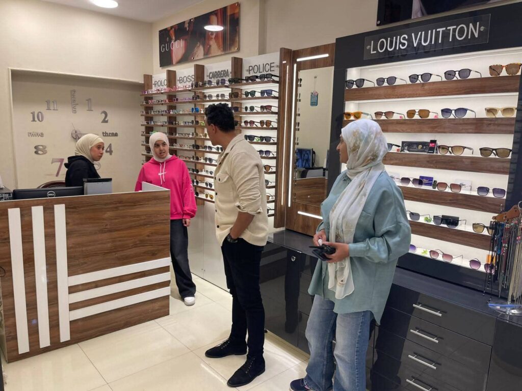 img-20260416-wa00081271091151546576912-1024x768 حي السويس يقوم بحملة للحث علي إستخراج التراخيص اللازمة للمشروعات العامة