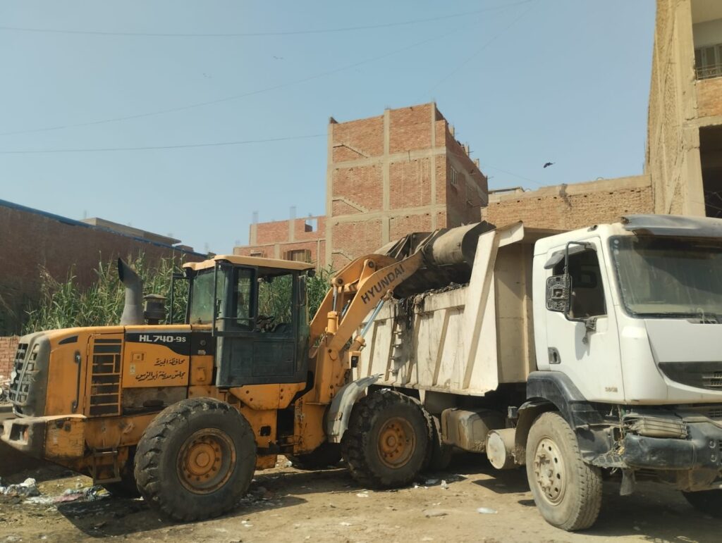 img-20260416-wa00795682986976511452522-1024x771 رئيس مركز أبو النمرس يوجه بحملة نظافة مكبرة بالمنوات وشفط المياه من طموه