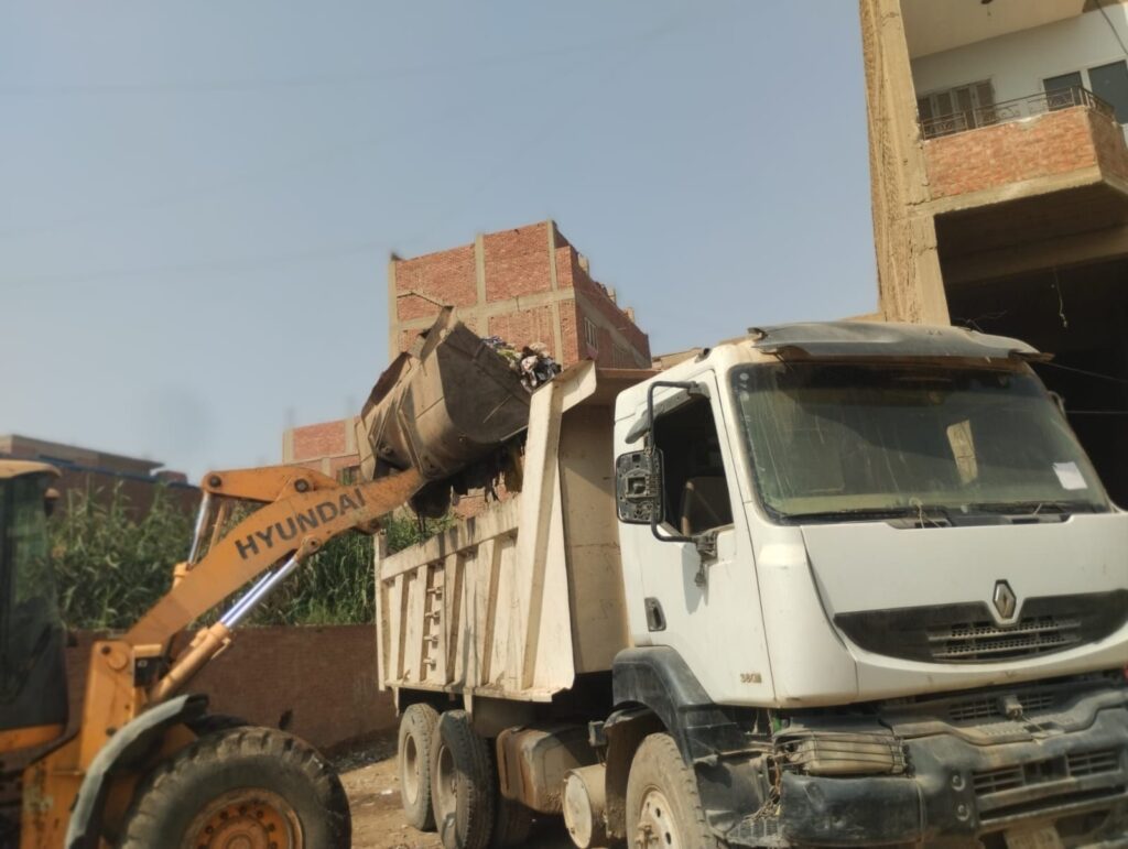 img-20260416-wa00807327939890149039235-1024x771 رئيس مركز أبو النمرس يوجه بحملة نظافة مكبرة بالمنوات وشفط المياه من طموه