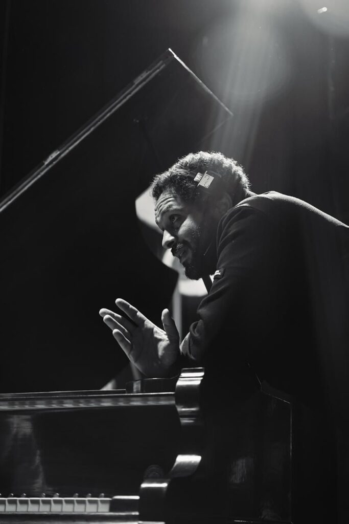 img-20260416-wa00908676752643106471003-683x1024 <br>يشارك مدير التصوير المصري محمود بشير في الفيلم الروائي الطويل “52 BLUE