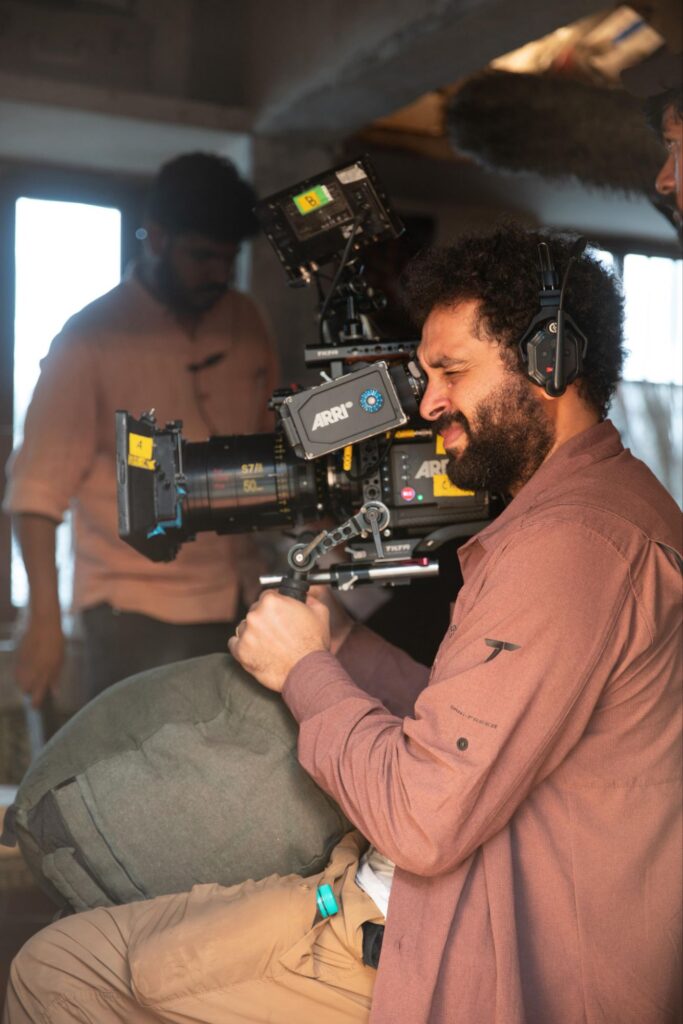 img-20260416-wa00991535221717602530716-683x1024 <br>يشارك مدير التصوير المصري محمود بشير في الفيلم الروائي الطويل “52 BLUE