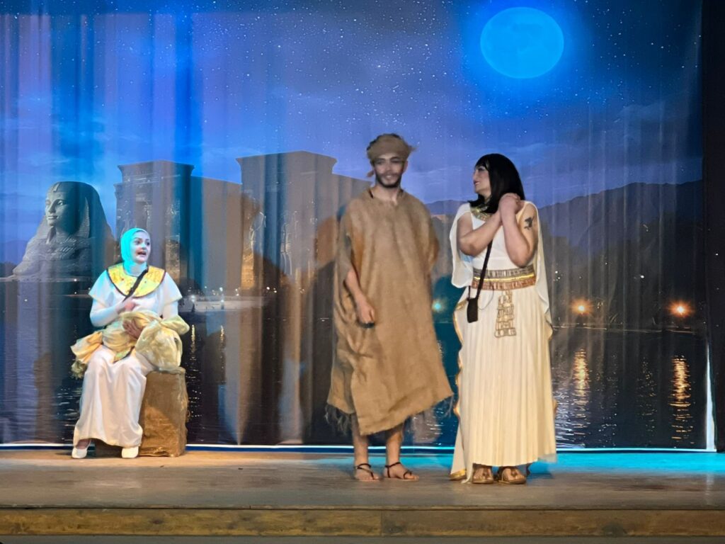 img-20260419-wa00051066107004917618904-1024x768 حورية فرغلى تحقق المعادلة الصعبة بين الخيال و الواقع