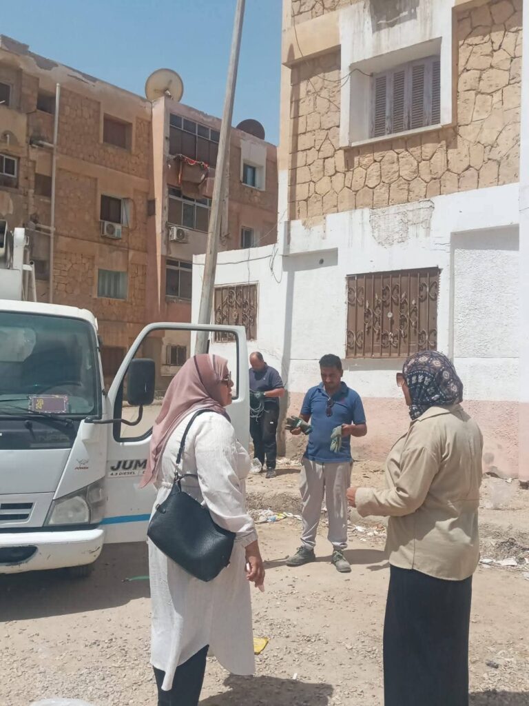 img-20260419-wa00621406752428468546061-768x1024 بالسويس متابعة جهود أعمال إصلاح وصيانة وتأمين الأعمدة الكهربائية بحي فيصل