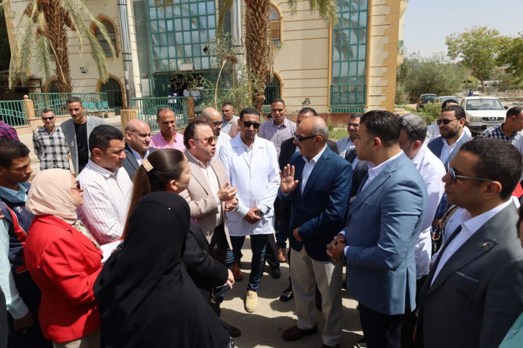 img-20260419-wa00703860989882149118490-1024x682 محافظ السويس يتابع الخدمات الطبية بالمستشفي العام ويشدد علي المعاملة الطيبة ورعاية المريض