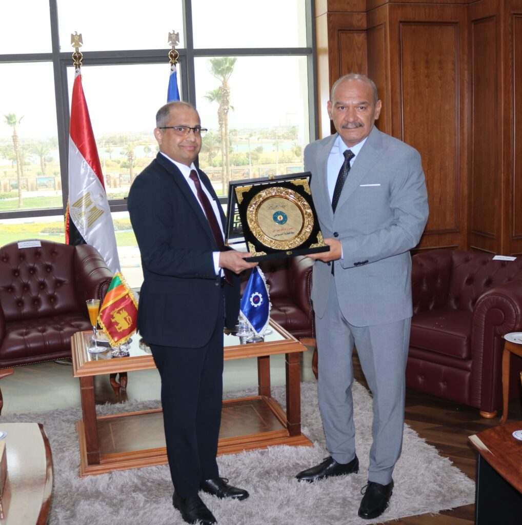img-20260419-wa00717622873247126976945-1018x1024 محافظ السويس يستقبل سفير دولة سريلانكا بالقاهرة لبحث سبل التعاون في مجال الإستثمار والتجارة
