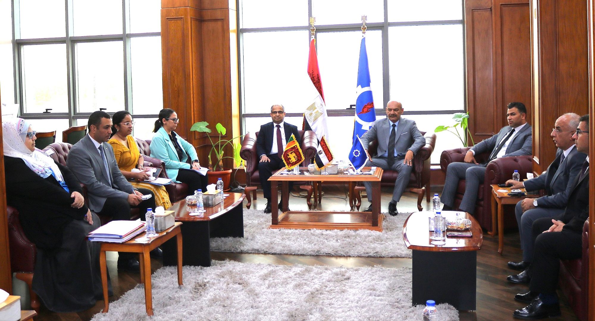 محافظ السويس يستقبل سفير دولة سريلانكا بالقاهرة لبحث سبل التعاون في مجال الإستثمار والتجارة