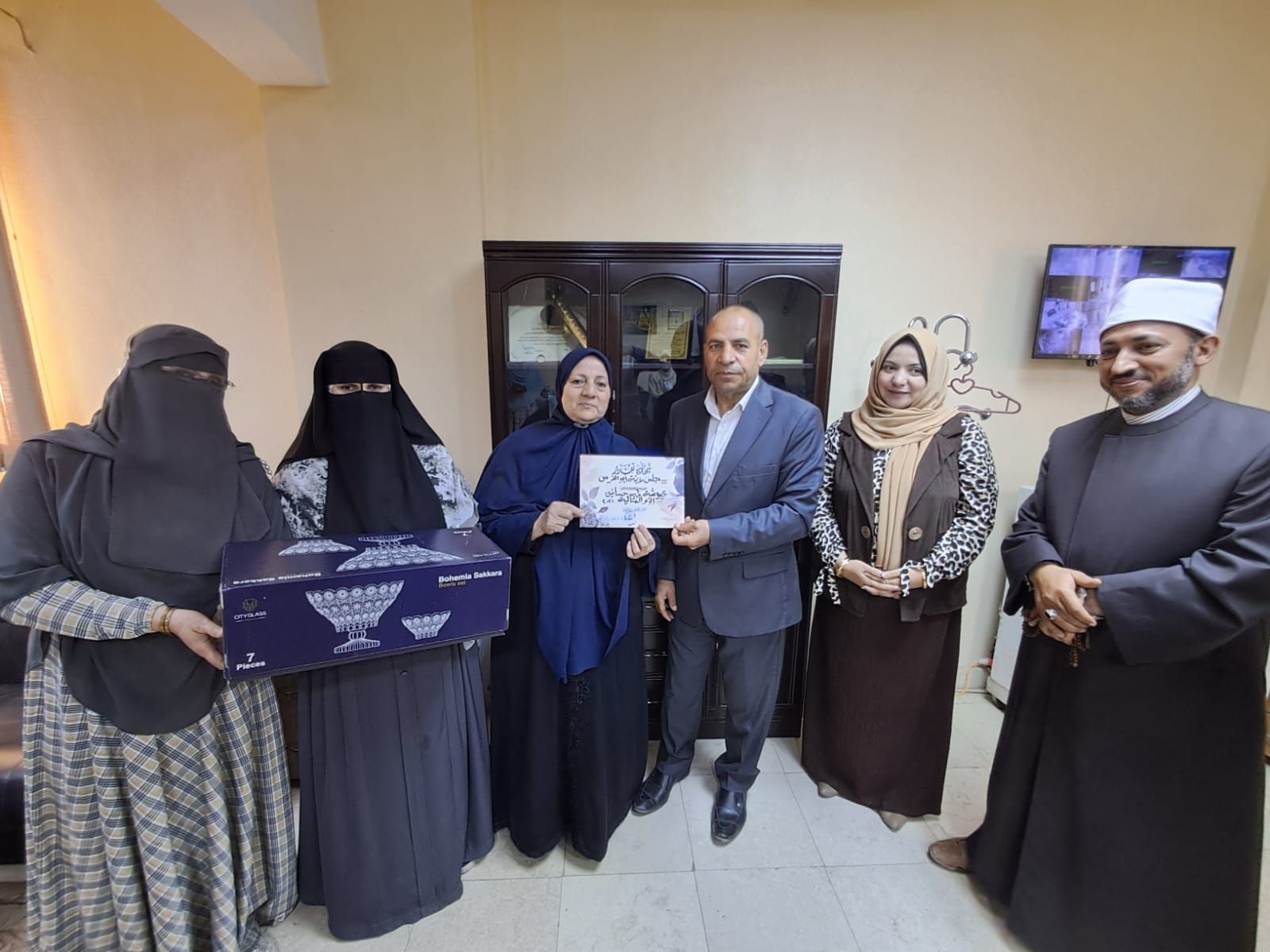 رئيس مدينة أبو النمرس بجنوب الجيزة يُكرم الأمهات المثالية بالمركز