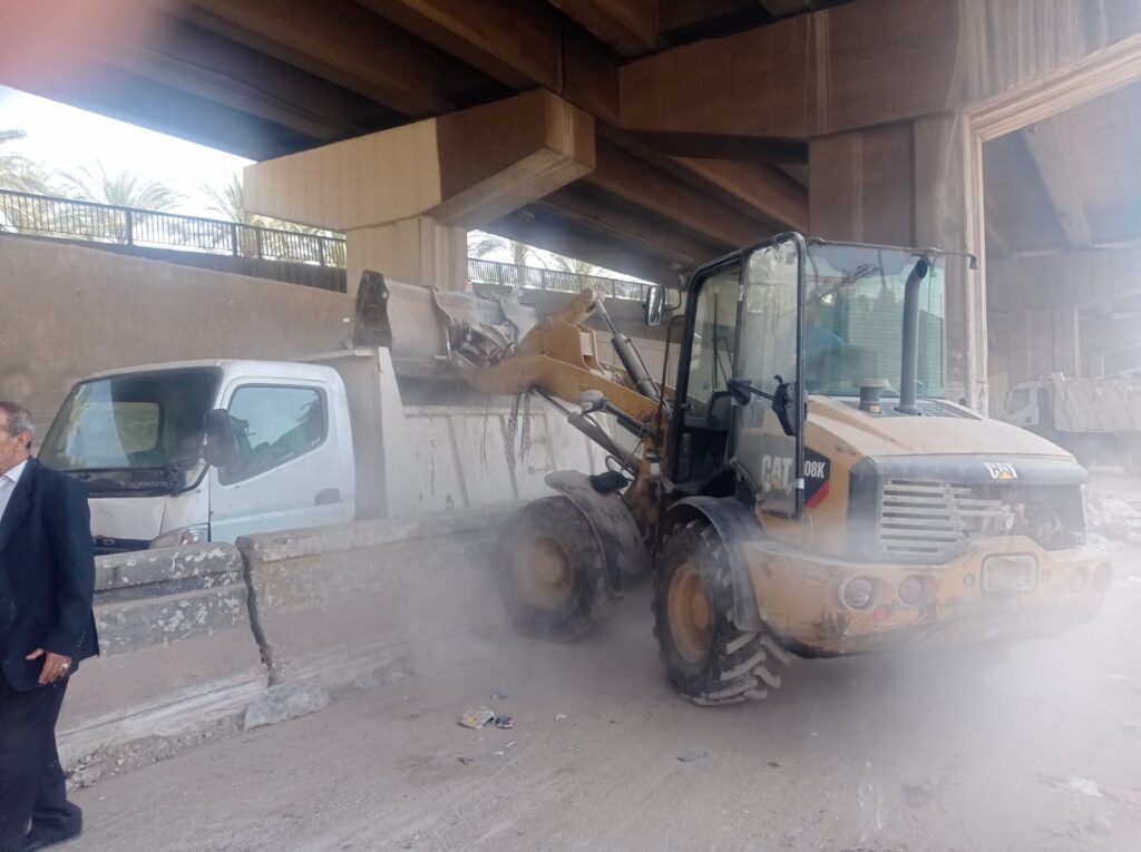 img-20260421-wa00388536842333095665940-1024x765 محافظ الجيزة يوجه بإزالة وسائل حجز انتظار السيارات بشارع النيل بالدقي