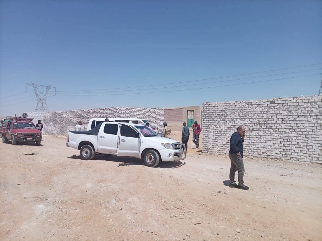 img-20260421-wa009280344162235892888-1024x767 حملة مكبرة بحي عتاقه لضبط المخالفين بمدافن السويس&nbsp;