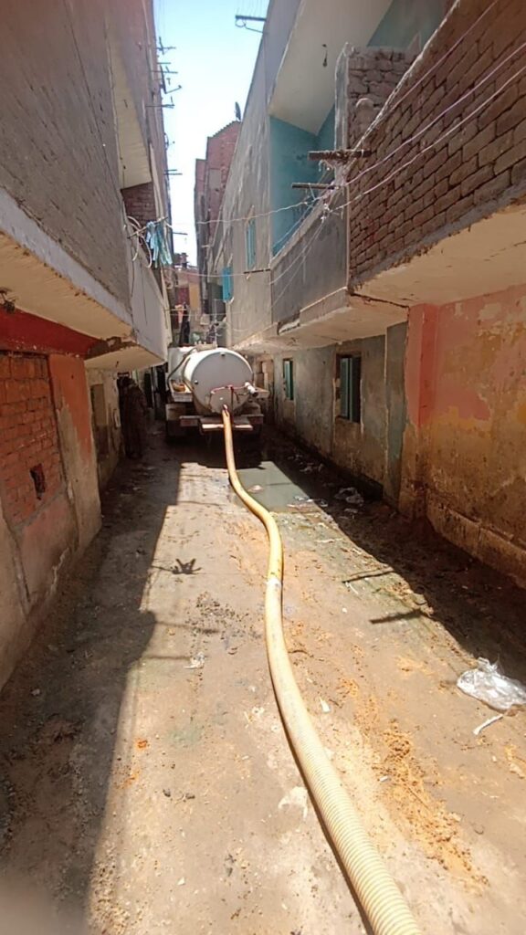 img-20260422-wa01706790948634272946112-576x1024 شفط المياه الجوفية من الشوارع المتضررة بطموه ورفع القمامة بتوجيه رئيس مدينة أبو النمرس