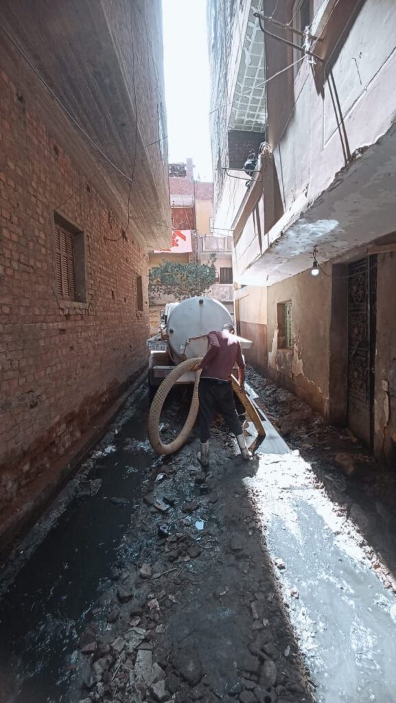 img-20260422-wa01723197166558971030177-577x1024 شفط المياه الجوفية من الشوارع المتضررة بطموه ورفع القمامة بتوجيه رئيس مدينة أبو النمرس