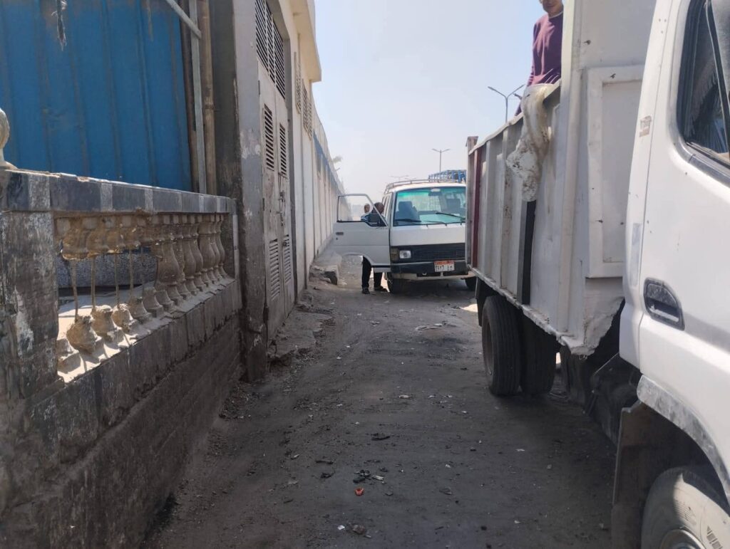 img-20260422-wa01748917752563767412897-1024x771 شفط المياه الجوفية من الشوارع المتضررة بطموه ورفع القمامة بتوجيه رئيس مدينة أبو النمرس