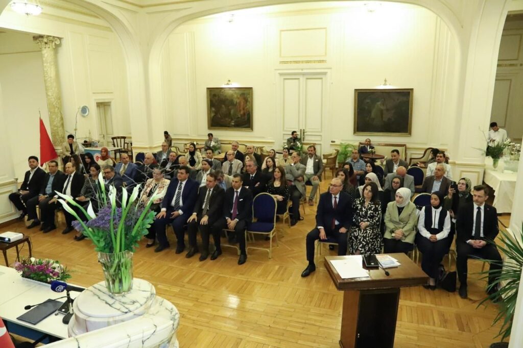 img-20260422-wa01915685780758582082828-1024x682 تدشين كتاب "التاريخ السياسي للدولة العثمانية" بالقاهرة.. والسفير التركي