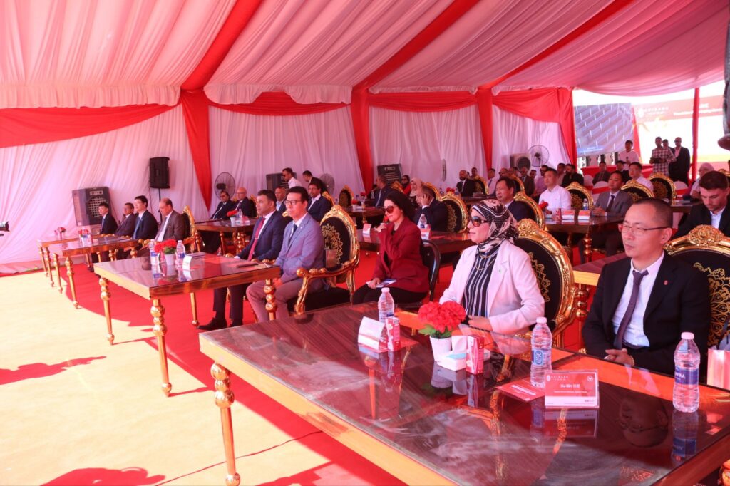 img-20260423-wa00846629360775085400414-1024x682 نائب المحافظ يضع حجر اساس مصنعًا جديدًا للملابس الجاهزة بالمنطقة الحرة نيابةً عن محافظ السويس