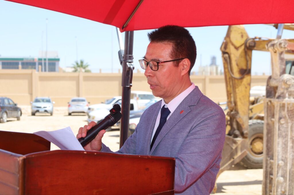 img-20260423-wa00888790104237636926873-1024x682 نائب المحافظ يضع حجر اساس مصنعًا جديدًا للملابس الجاهزة بالمنطقة الحرة نيابةً عن محافظ السويس