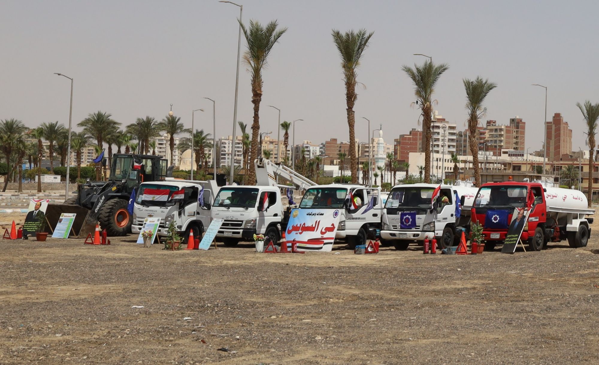 محافظ السويس يتفقد إصطفاف المعدات والمركبات للاطمئنان على جاهزيتها لمواجهة الأزمات والطوارىء