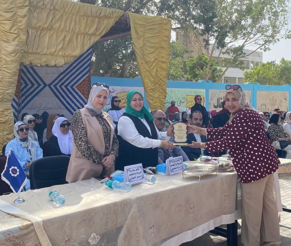 img-20260426-wa00478835775642846232743-1024x864 ثريا منصور تؤكد أهمية الأنشطة التربوية بالسويس  تنمية مهارات الطلاب وتحفيز التفوق