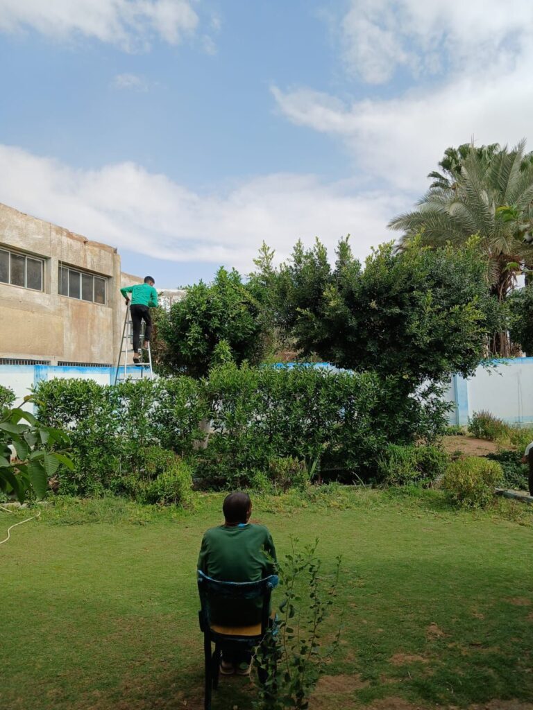 img-20260427-wa00754095749607707836077-768x1024 جهاز التجميل والحدائق بالسويس يعيد تحسين الشكل العام لدار كبار بلا مأوي