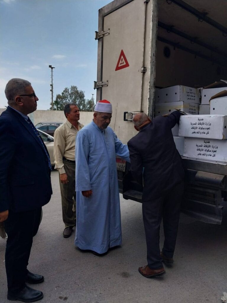 img-20260427-wa01039217260521800857061-768x1024 أوقاف السويس تُسهم في دعم الأسر الأولى بالرعاية بتسلم وتوزيع لحوم الإطعام