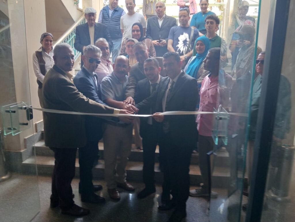 img-20260427-wa01053513699405494141344-1024x771 “تجليات اللون والضوء ”.. حوار بصرى بين التراث والروح بمكتبة القاهرة الكبرى