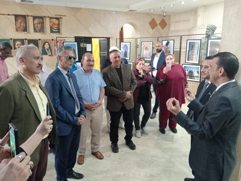 img-20260427-wa01077574162297111362967-1024x771 “تجليات اللون والضوء ”.. حوار بصرى بين التراث والروح بمكتبة القاهرة الكبرى