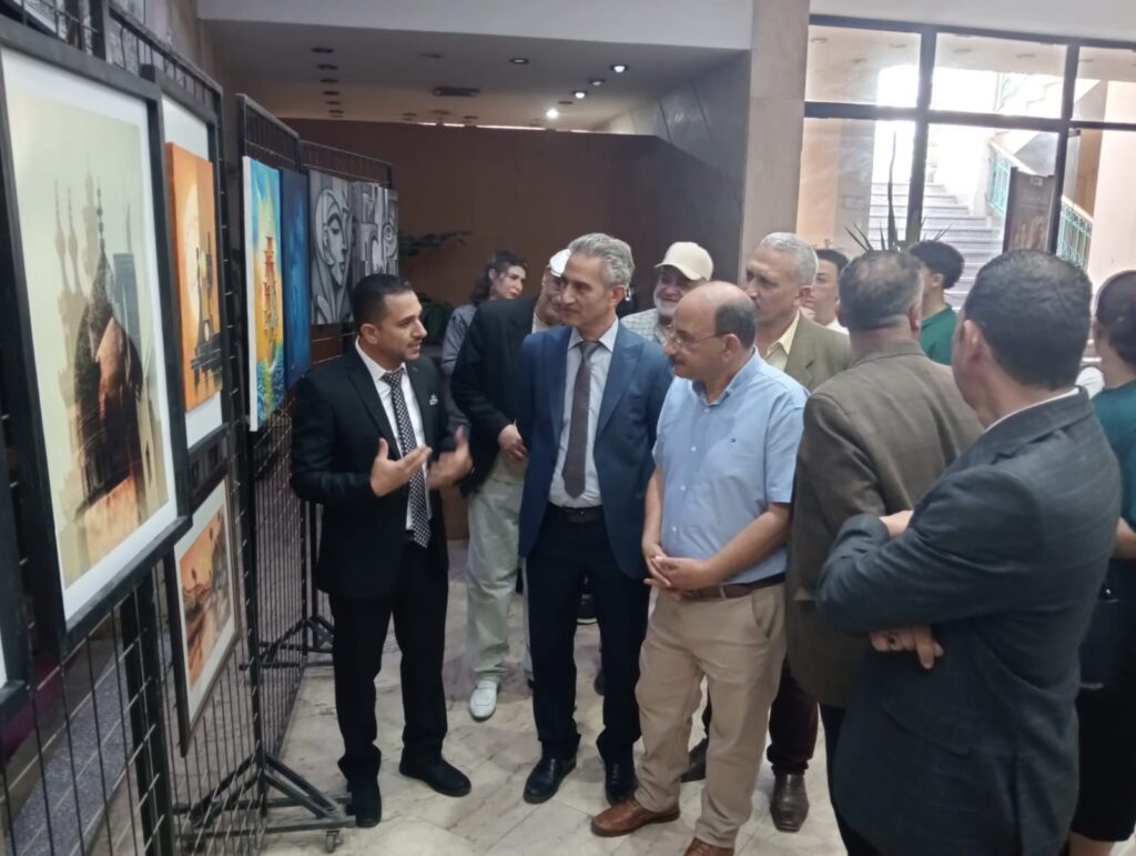 img-20260427-wa01101825583722304825657-1024x771 “تجليات اللون والضوء ”.. حوار بصرى بين التراث والروح بمكتبة القاهرة الكبرى