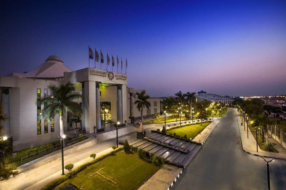 جامعة مصر للعلوم والتكنولوجيا تكتب اسمها في الكبار.. قفزات عالمية تعزز الريادة وتصنع قادة المستقبل