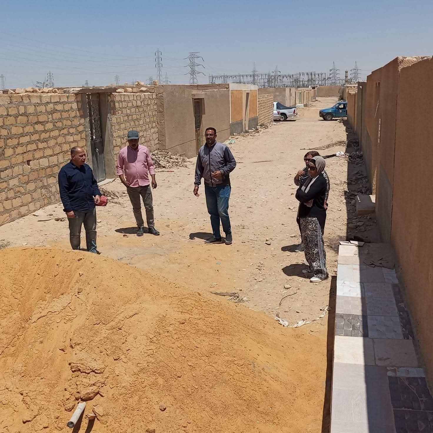 اللواء مهندس هشام همام رئيس حي عتاقة يقود حملة رقابية مكبرة  على منطقة مدافن الكيلو 10 بالسويس