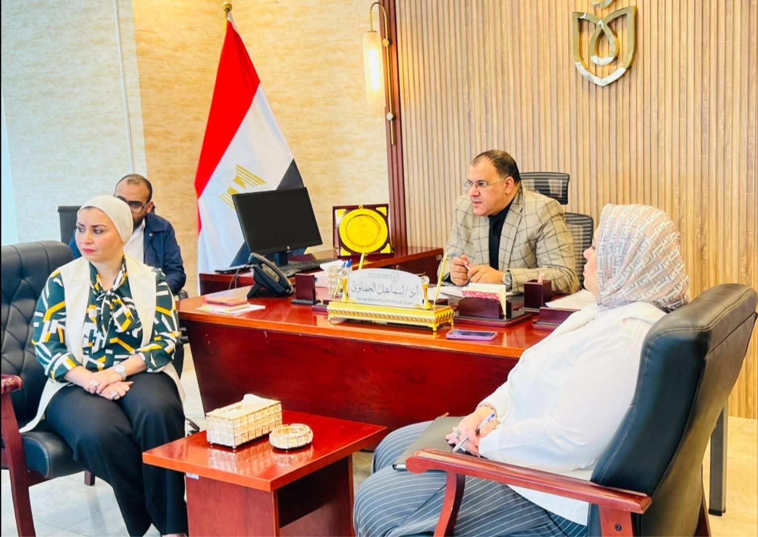 مدير عام فرع هيئة الرعاية الصحية ببورسعيد يستقبل نواب البرلمان