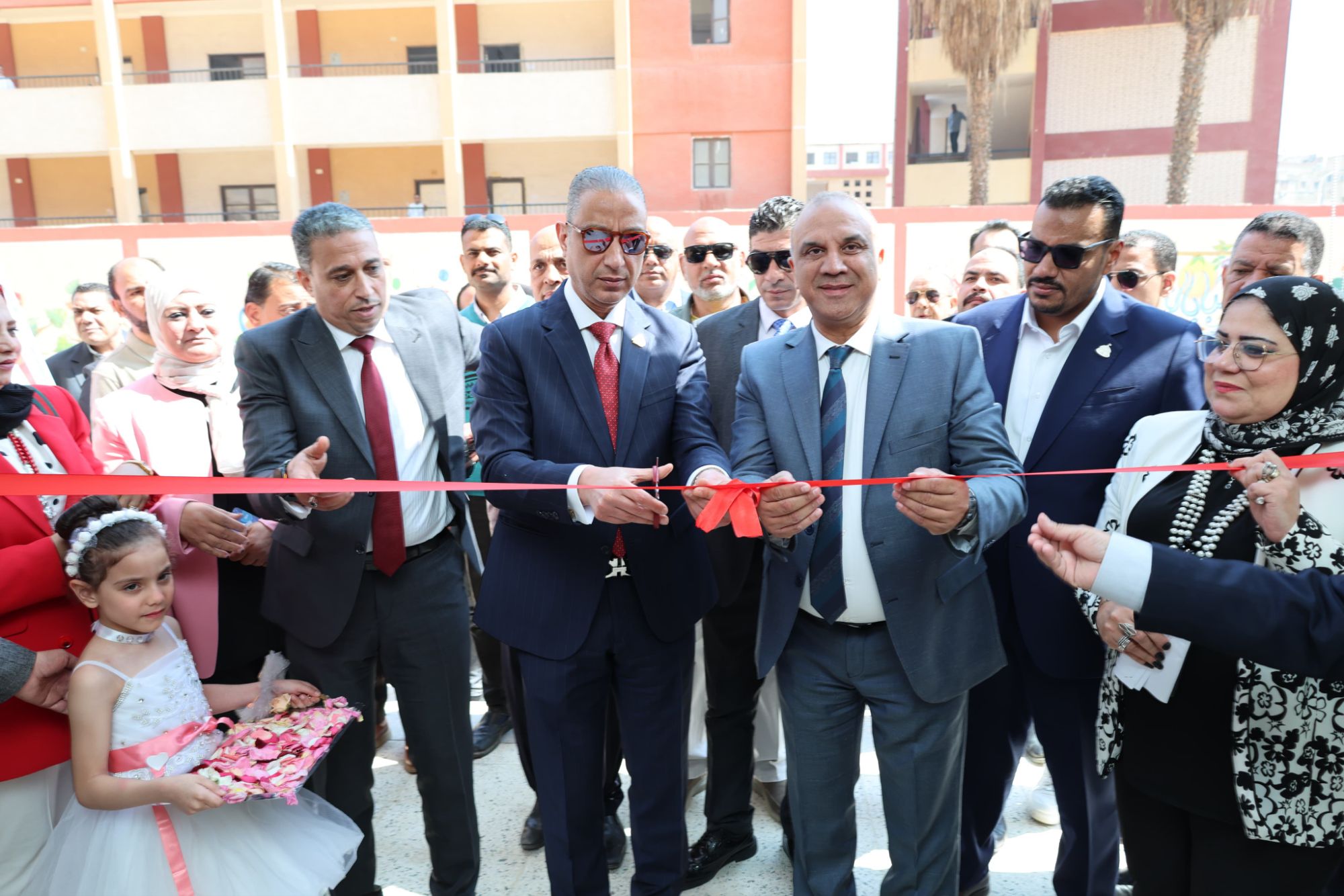 محافظ الجيزة يفتتح مدرستي المدينة المنورة الرسمية لغات وخاتم المرسلين الابتدائية في إمبابة بإجمالي 52 فصلًا دراسيًا