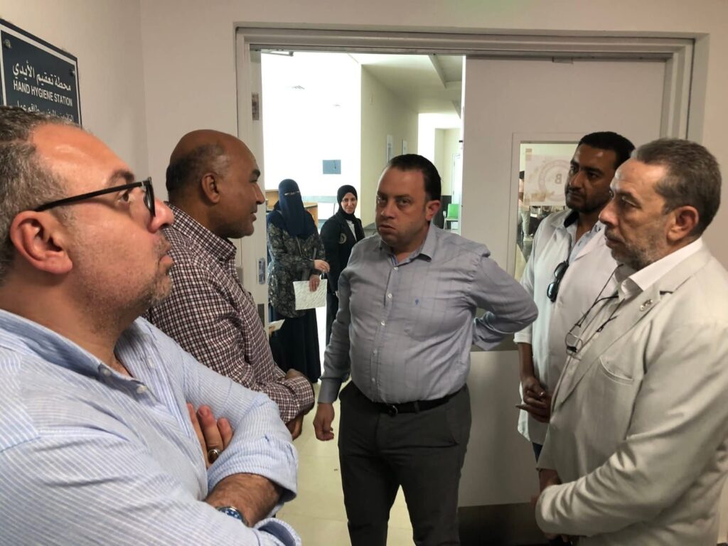 img-20260429-wa0126420799801633008856-1024x768 رئيس إقليم القناه بجولة مفاجاءة تفقديه بمجمع السويس الطبى