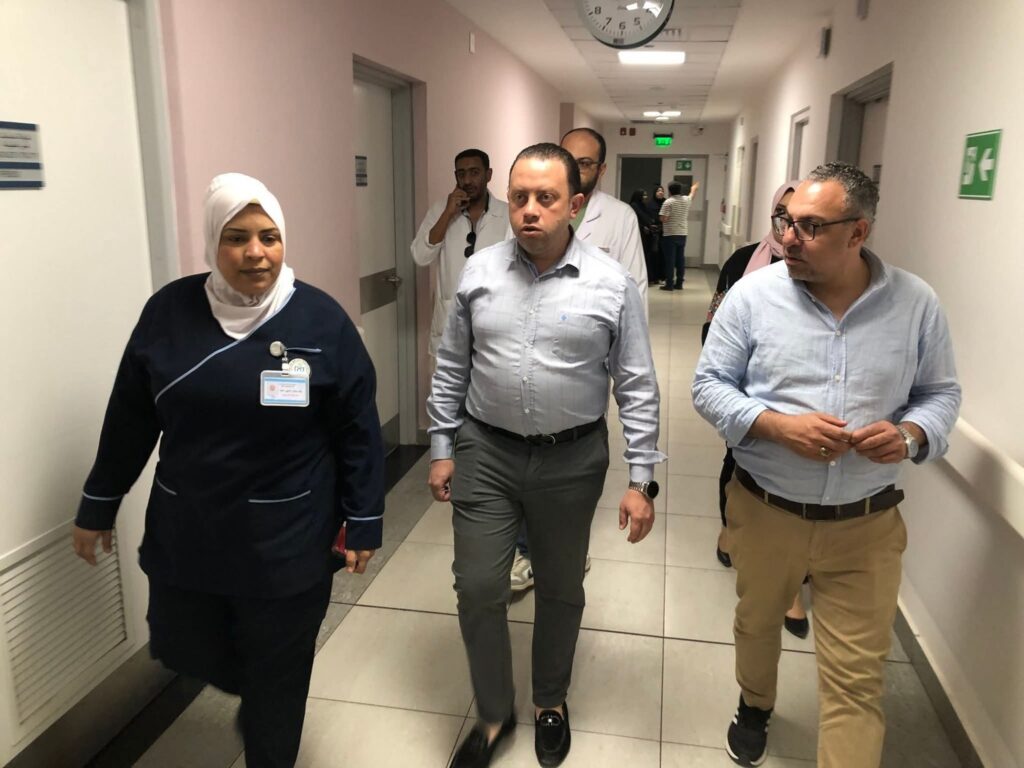 img-20260429-wa01282386527602307598765-1024x768 رئيس إقليم القناه بجولة مفاجاءة تفقديه بمجمع السويس الطبى
