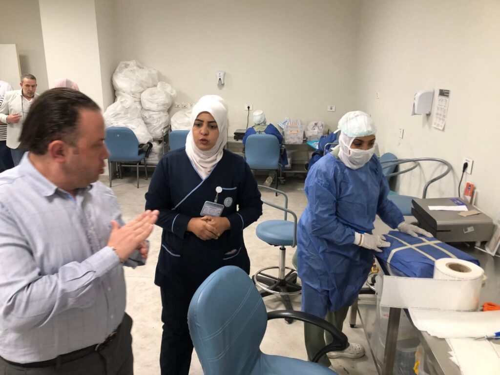 img-20260429-wa01298946875483211277784-1024x768 رئيس إقليم القناه بجولة مفاجاءة تفقديه بمجمع السويس الطبى