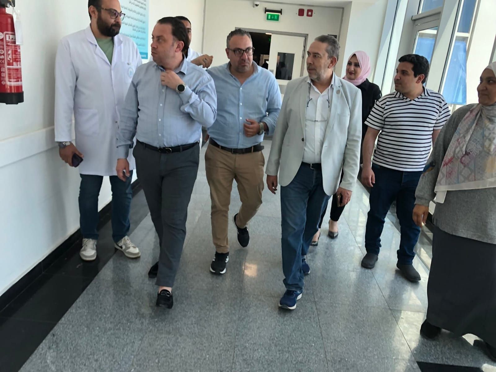 رئيس إقليم القناه بجولة مفاجاءة تفقديه بمجمع السويس الطبى
