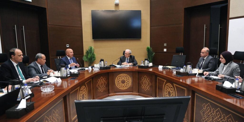 fb_img_17777103673976579591410674508223-1024x512 نائب رئيس الوزراء للشئون الاقتصادية يستعرض مع وزير النقل موقف مشروع شبكة القطار الكهربائي السريع