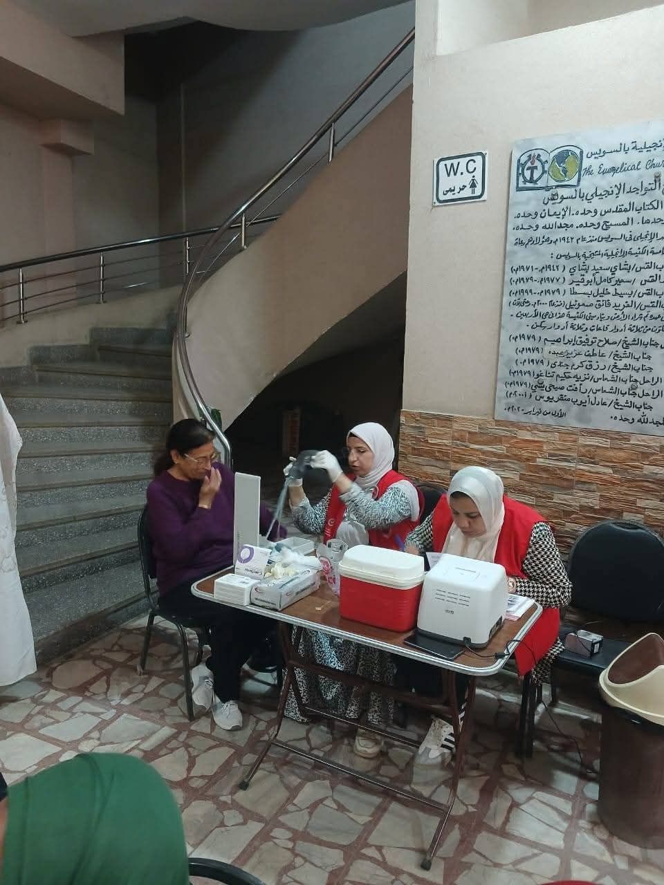 قافلة مبادرة الأمراض المزمنة تفحص المواطنين&nbsp; ” بالكنيسة الإنجيلية ” بالسويس