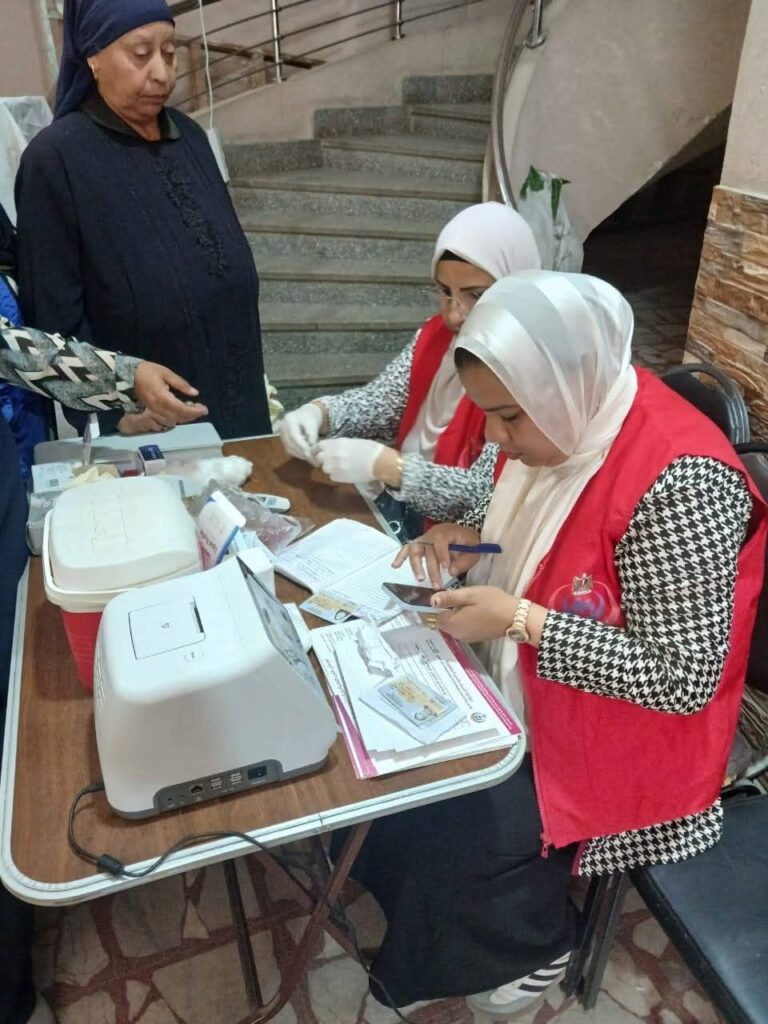 img-20260502-wa00442753541515885460222-768x1024 قافلة مبادرة الأمراض المزمنة تفحص المواطنين&nbsp; " بالكنيسة الإنجيلية " بالسويس