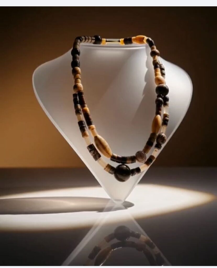 img-20260503-wa00362344745734973548849-829x1024 "ترددات ".. معرض مجوهرات أحجار كريمة للتشكيلية وفاء ياديس