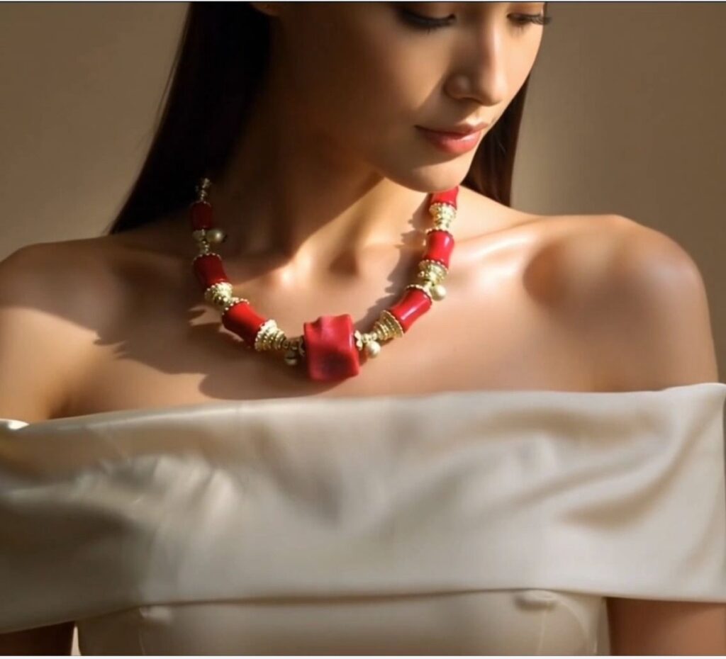 img-20260503-wa00434100491469454940993-1024x930 "ترددات ".. معرض مجوهرات أحجار كريمة للتشكيلية وفاء ياديس